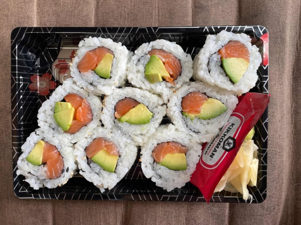 Salmon Avocado Roll Koung Sushi