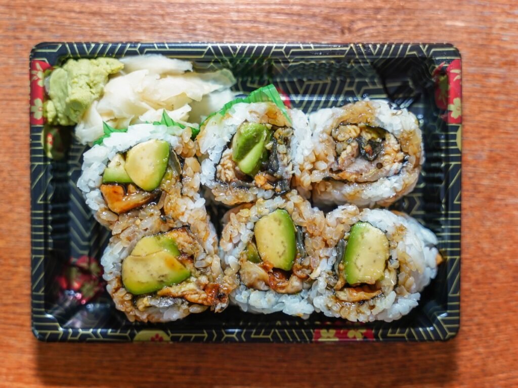 eel roll koung sushi