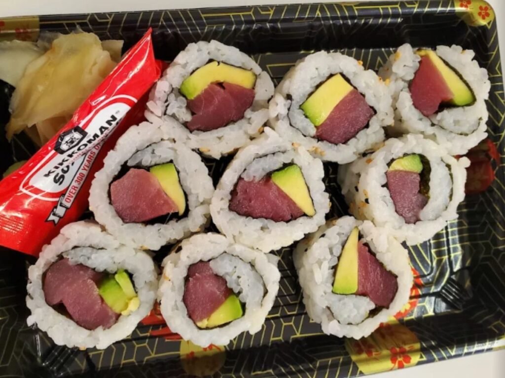 tuna avocado roll koung sushi